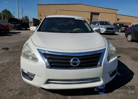 2015 Nissan Altima 2.5 z USA, uszkodzony, nr VIN 1N4AL3AP9FC125181